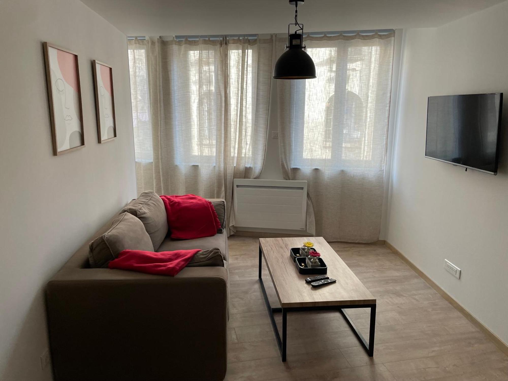 F2 Centre Historique Saint Colomban Apartment ลุกซุยล์-เลส์-แบ็งส์ ภายนอก รูปภาพ